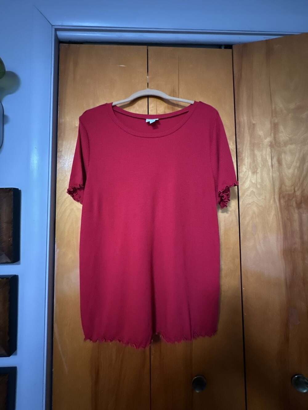 LuLaRoe Kelly Crewneck Top Size 2XL Red Lettuce Edge Ribbed Tee